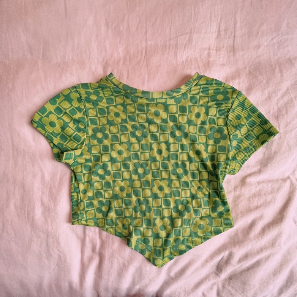 URBAN GREEN CLOVER PRINT CROP TOP